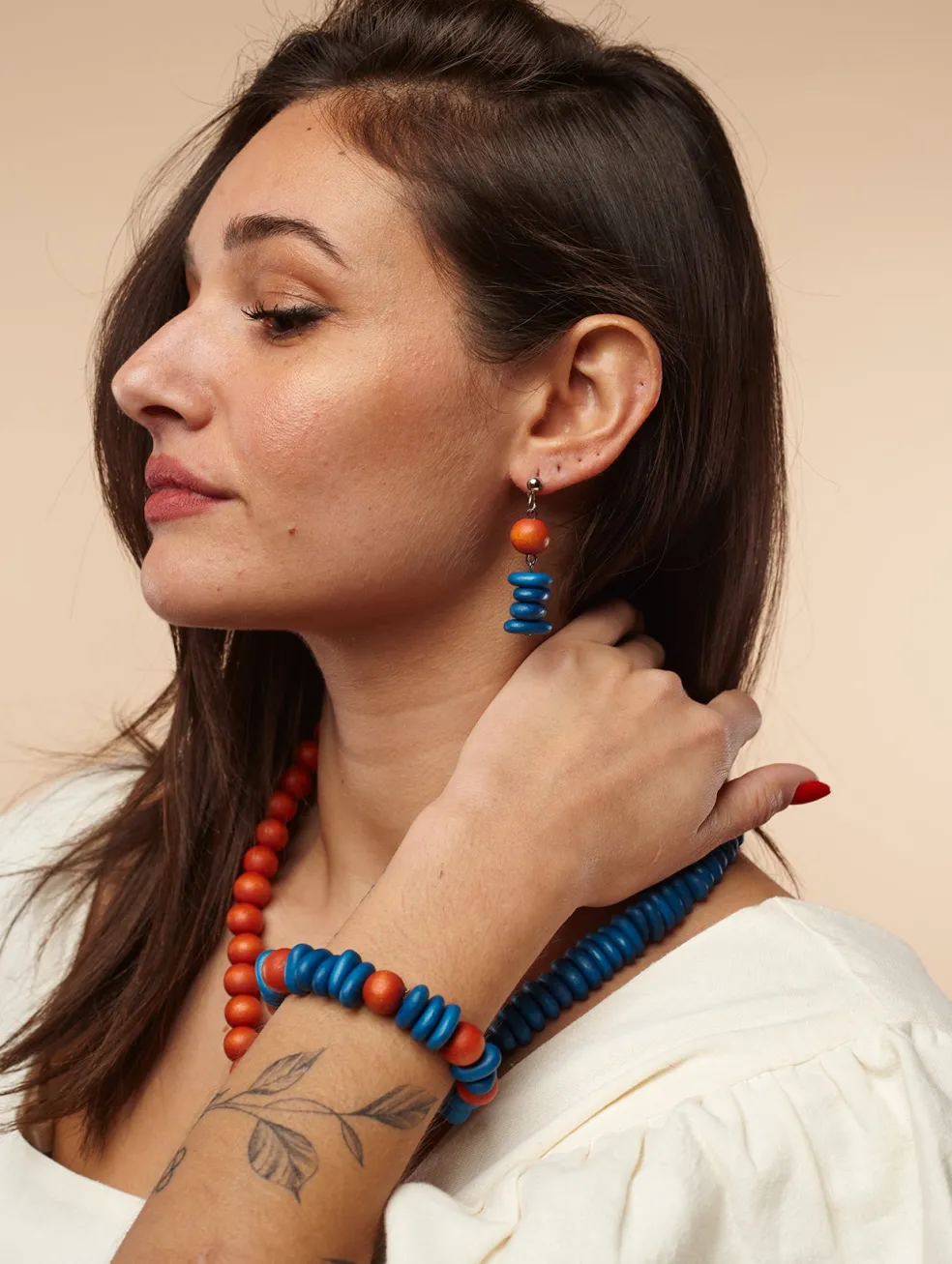 bracciale_leggero_legno_t_0.webp Bracciale leggero, legno Tate, statement jewelry