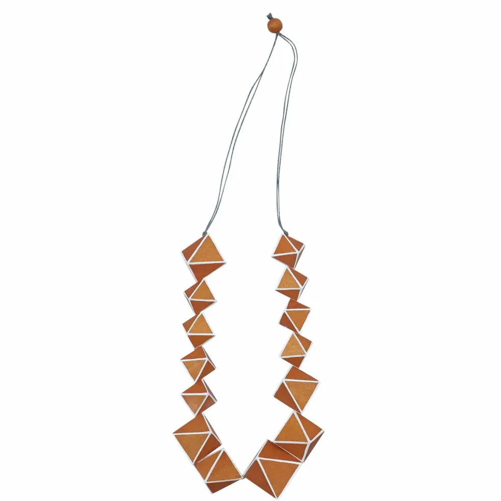 collana_andorra_legno_reg_2.webp Collana Andorra legno regolabile