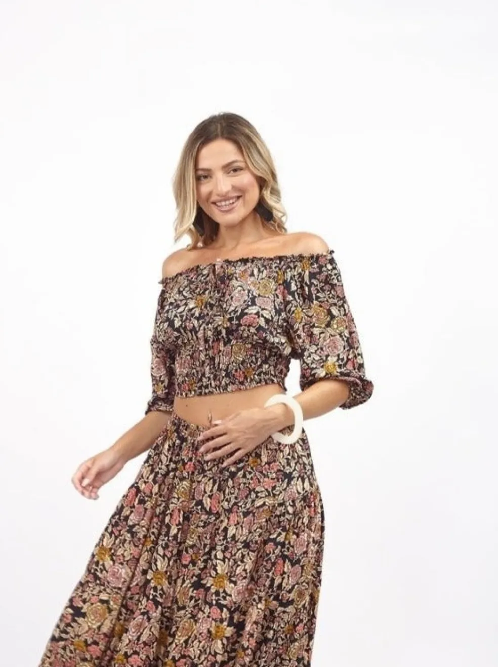 crop_top_rayon_con_scollo_3.webp Crop Top rayon con scollo bardot Olivia