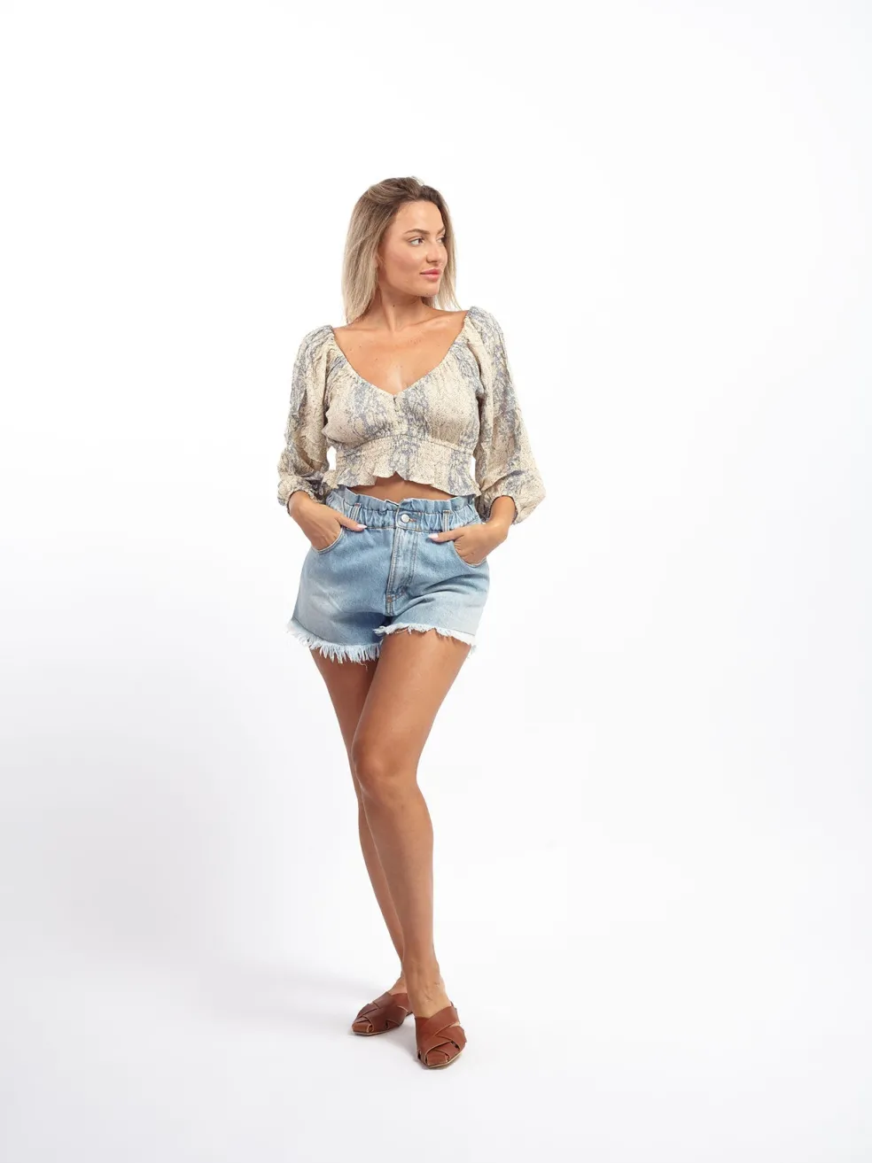 crop_top_scollo_bardot_e__15.webp Crop Top scollo bardot e maniche a sbuffo Doroty