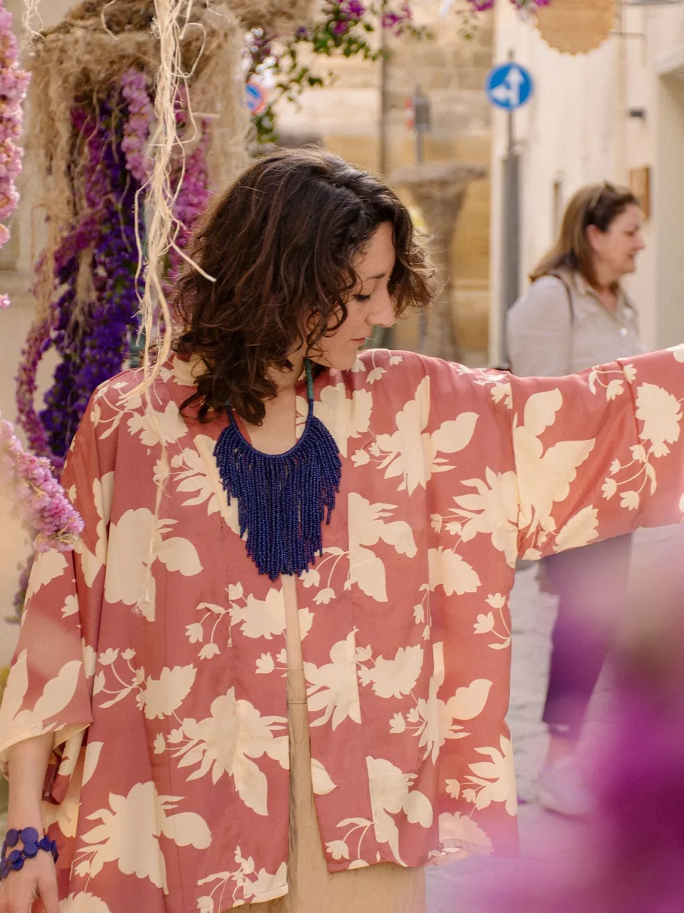 kimono_corto_elegante_set_1.webp Kimono corto elegante seta Sophia