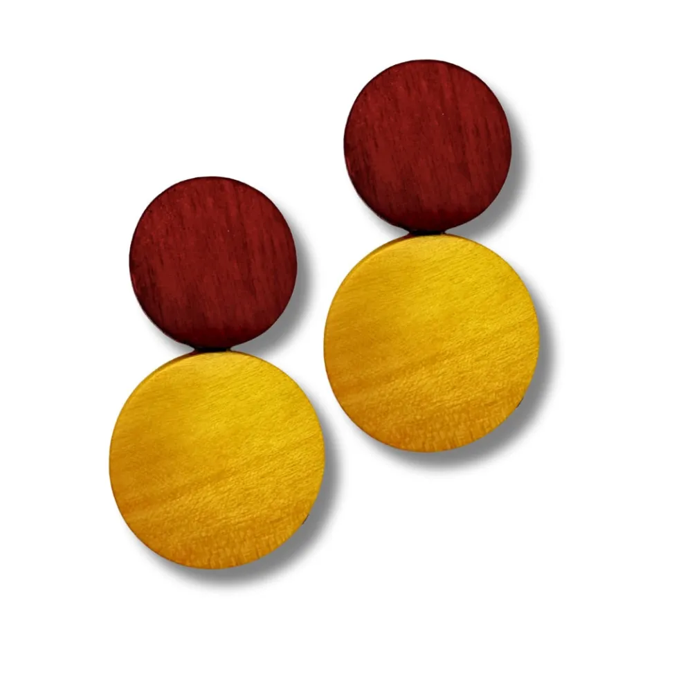 orecchini_maiana_legno_de_2.webp Orecchini Maiana legno, design minimal, costume jewelry