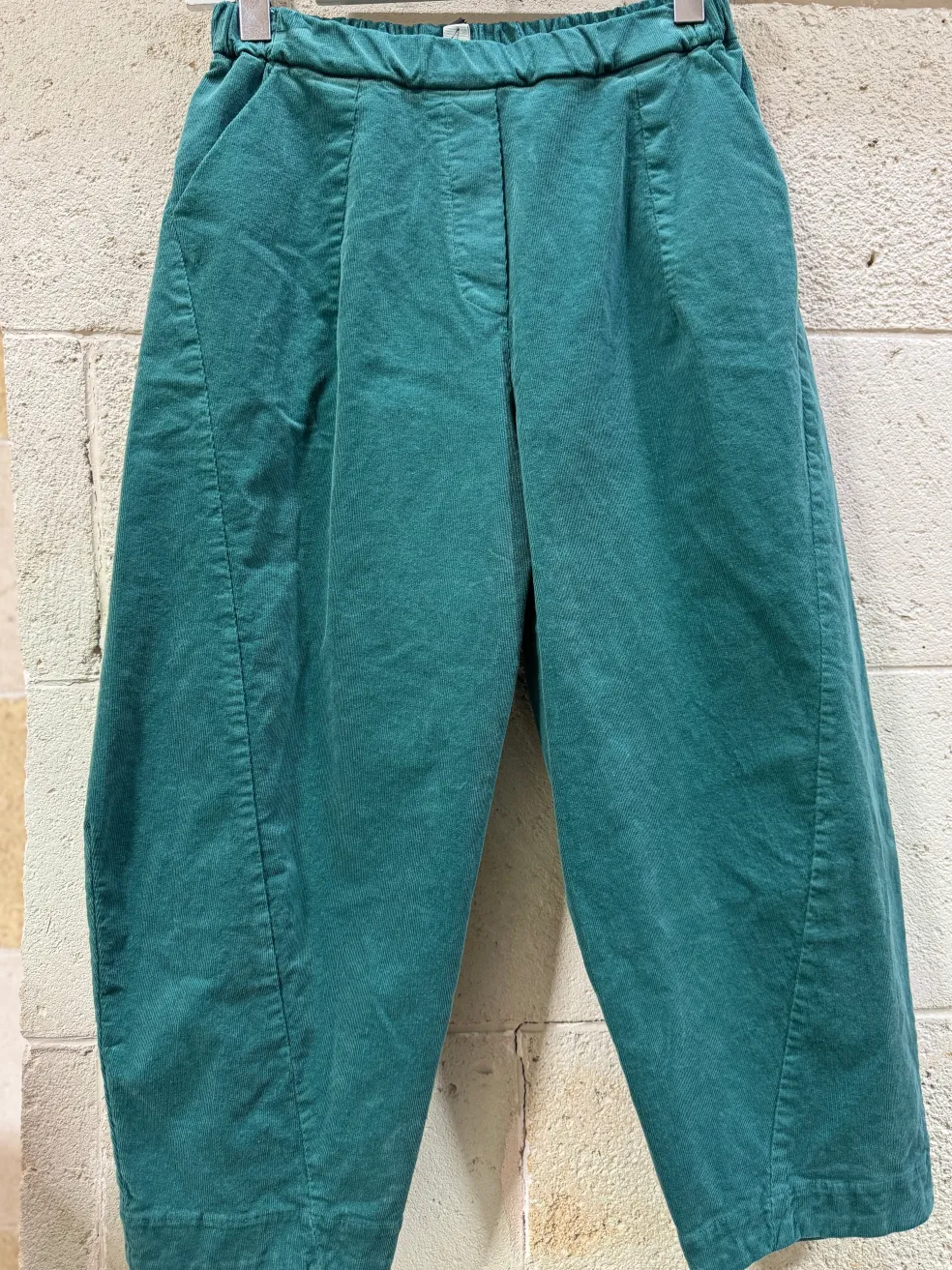 pantaloni_velluto_a_costi_2.webp Pantaloni velluto a costine cotone Nola