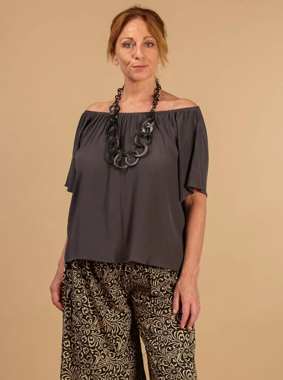 top_rayon_offshoulder_lul_1.webp Top rayon off-shoulder Lulu