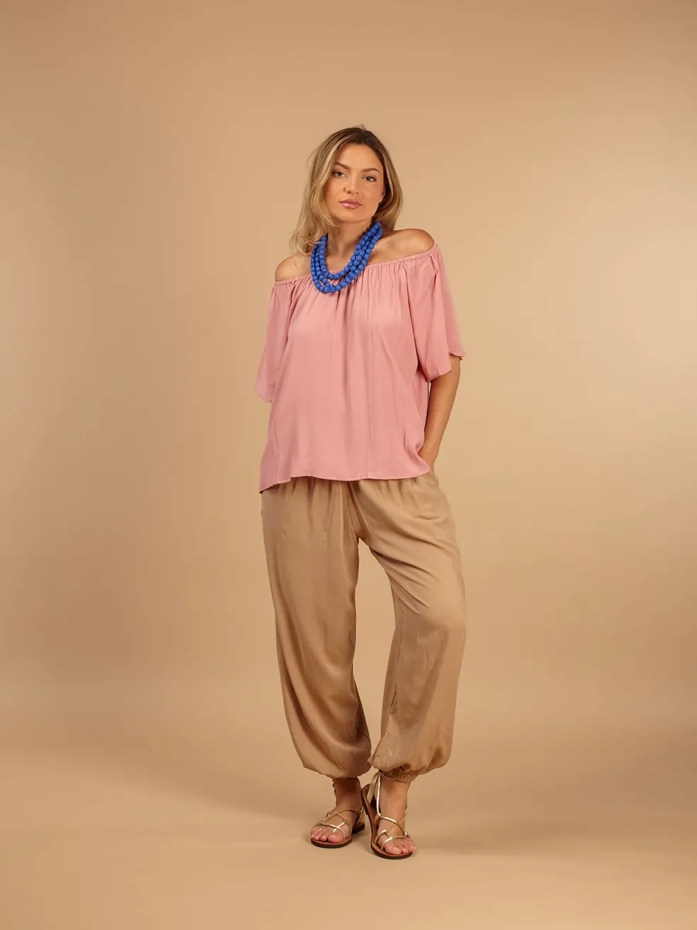 top_rayon_offshoulder_lul_2.webp Top rayon off-shoulder Lulu