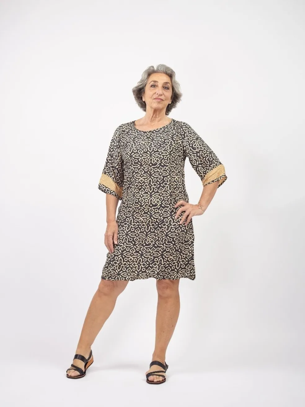 vestito_corto_in_seta_tra_2.webp Vestito corto in seta Tracy