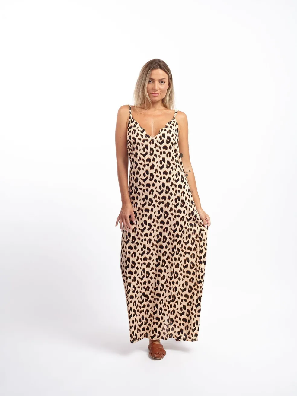 vestito_lungo_bretella_sc_0.webp Vestito lungo bretella scollo merlato Layla