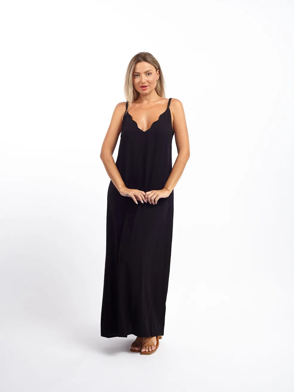 vestito_lungo_bretella_sc_2.webp Vestito lungo bretella scollo merlato Layla