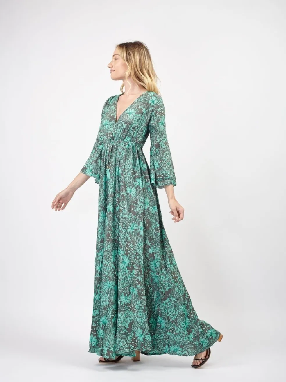 vestito_lungo_elegante_in_0.webp Vestito lungo elegante in seta Violante