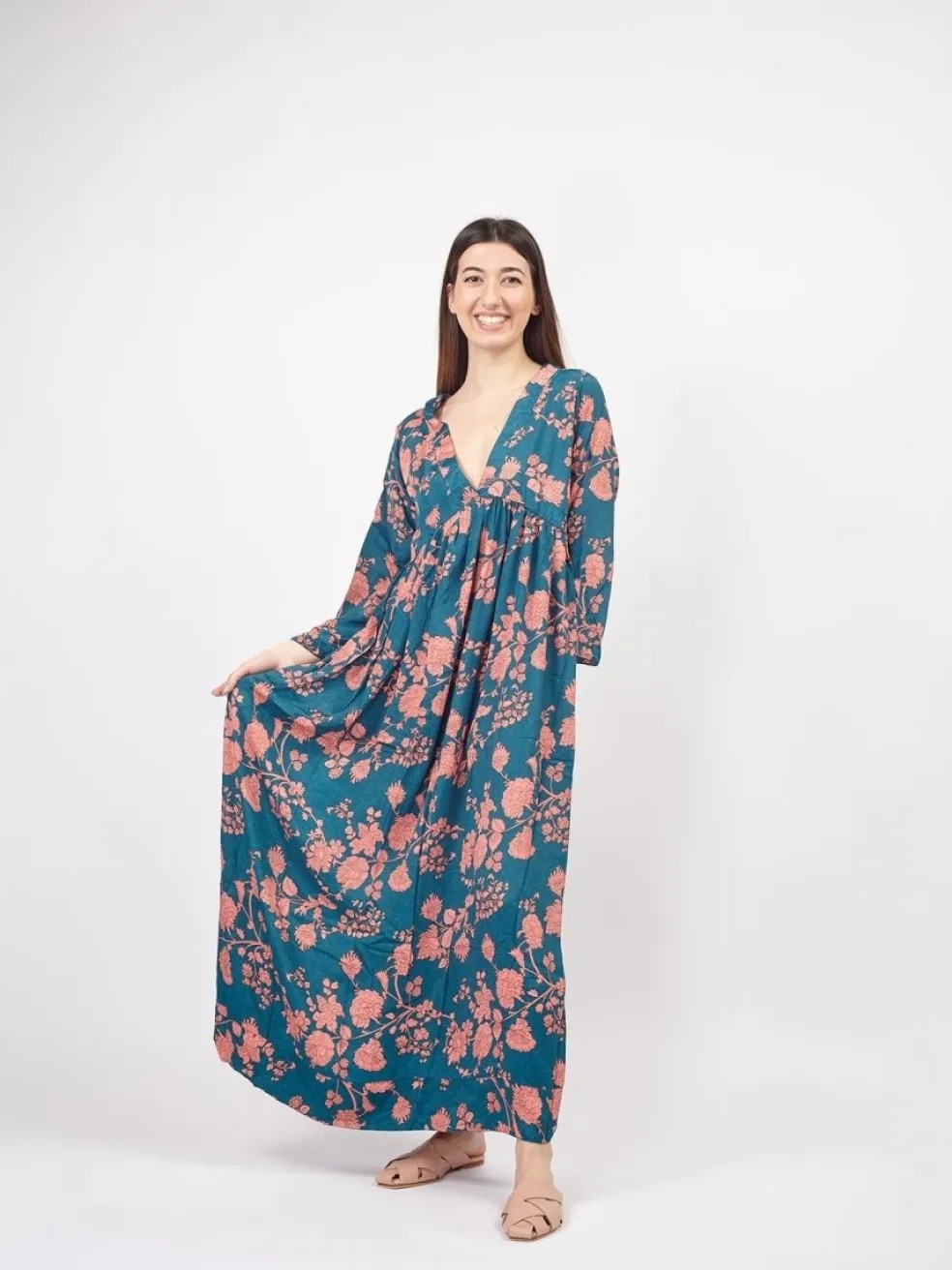 vestito_lungo_in_seta_ele_1.webp Vestito lungo in seta elegante Vanessa