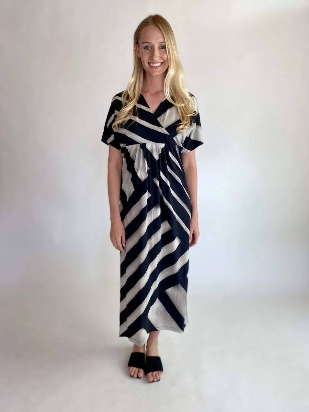 vestito_maxi_stripes_0.webp Vestito Maxi Stripes