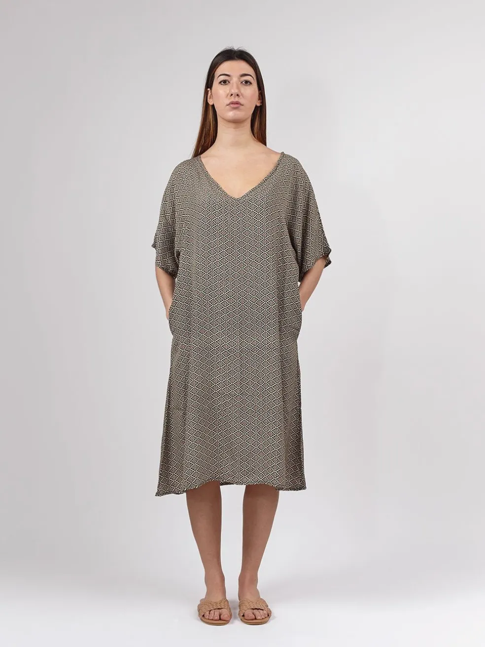 vestito_midi_in_seta_luci_0.webp Vestito midi in seta Lucilla