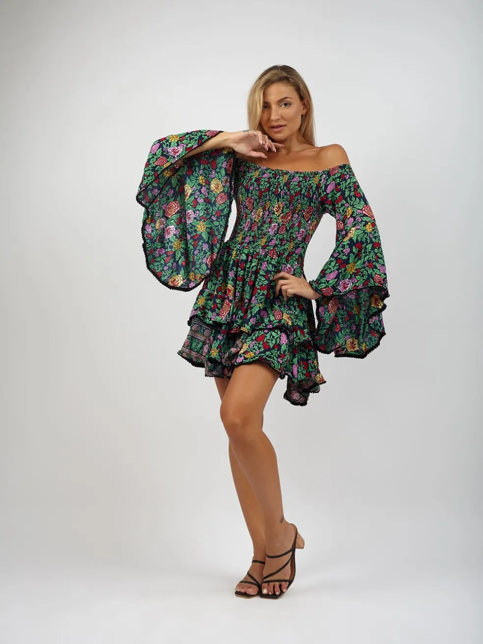 vestito_rayon_corto_con_b_2.webp Vestito rayon corto con balze Monique