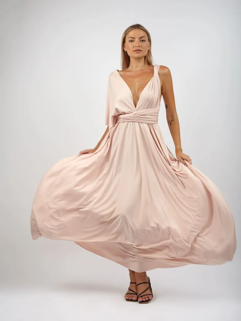 vestito_trasformabile_ayu_11.webp Vestito trasformabile Ayunita infinity