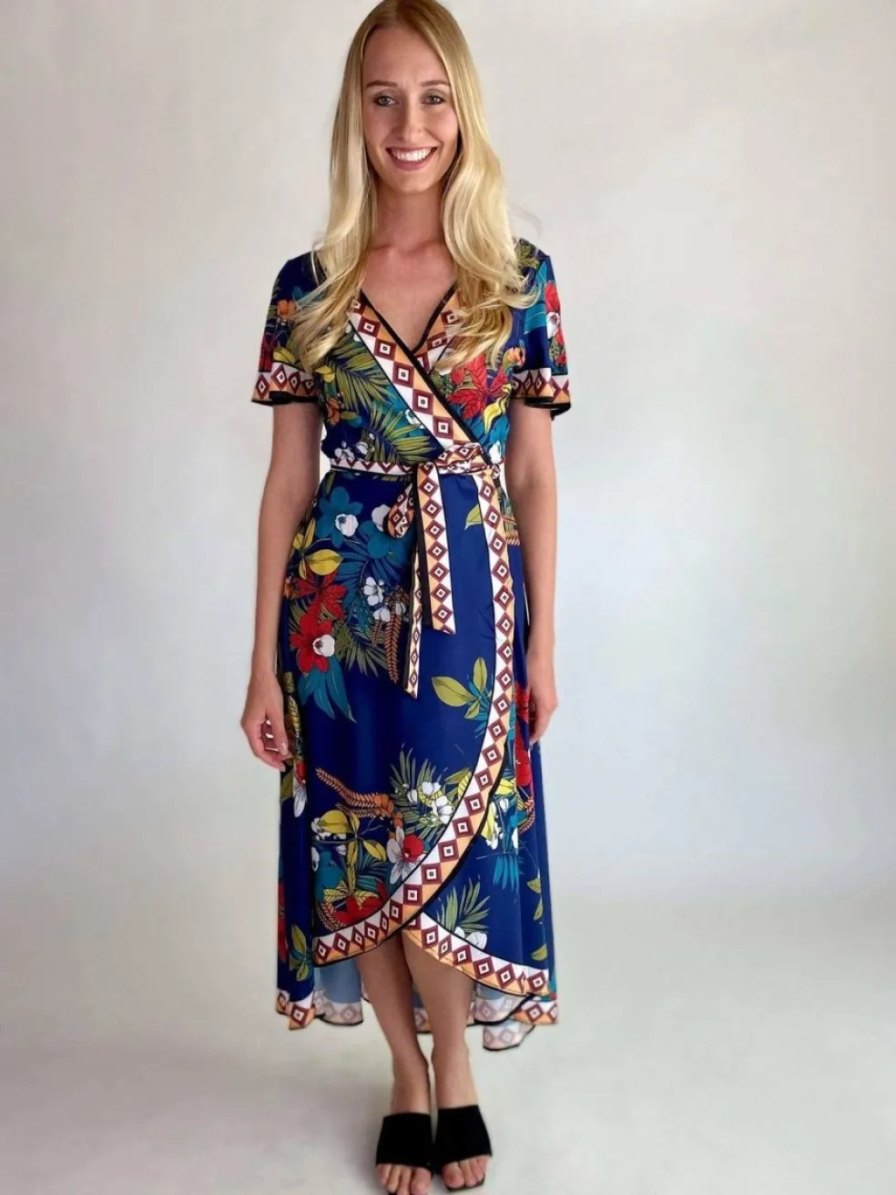 vestito_tropics_1.webp Vestito Tropics